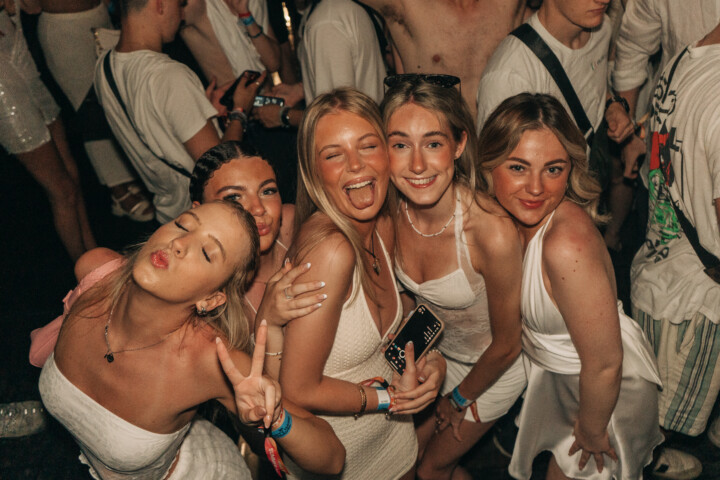 Agenda White Party