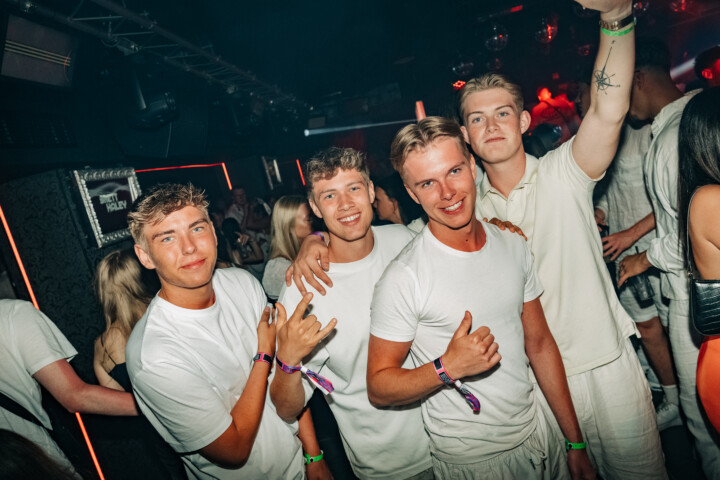 Agenda White Party Magaluf What to Wear